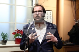 "Заедно за кратко. Милениали в България. 2010 - 2016" - Денислав Стойчев - изложба