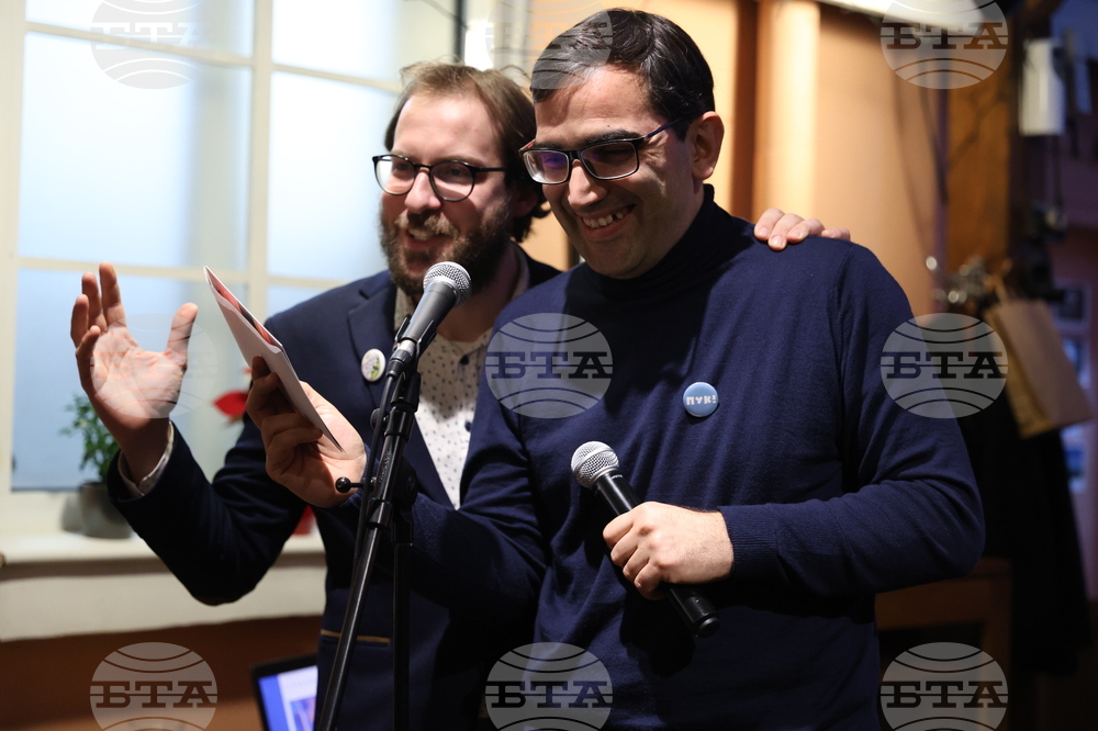 "Заедно за кратко. Милениали в България. 2010 - 2016" - Денислав Стойчев - изложба