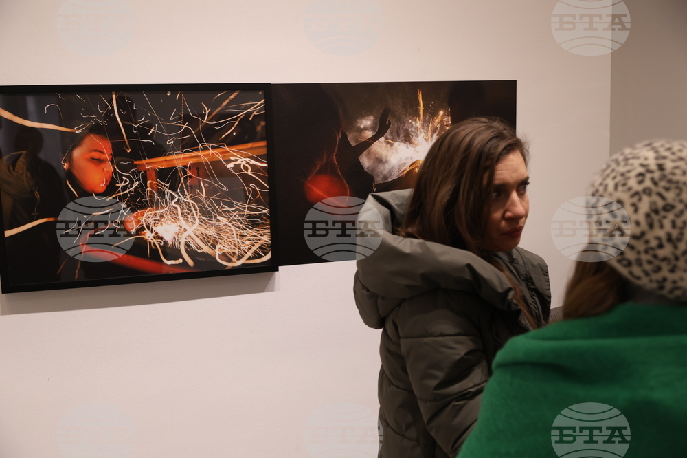 "Заедно за кратко. Милениали в България. 2010 - 2016" - Денислав Стойчев - изложба