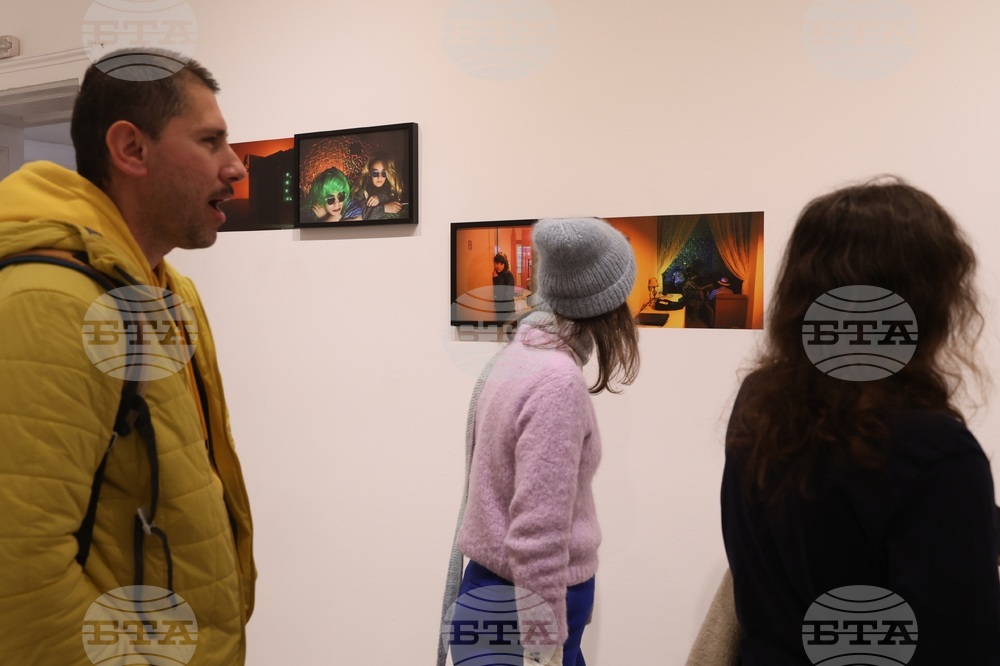 "Заедно за кратко. Милениали в България. 2010 - 2016" - Денислав Стойчев - изложба