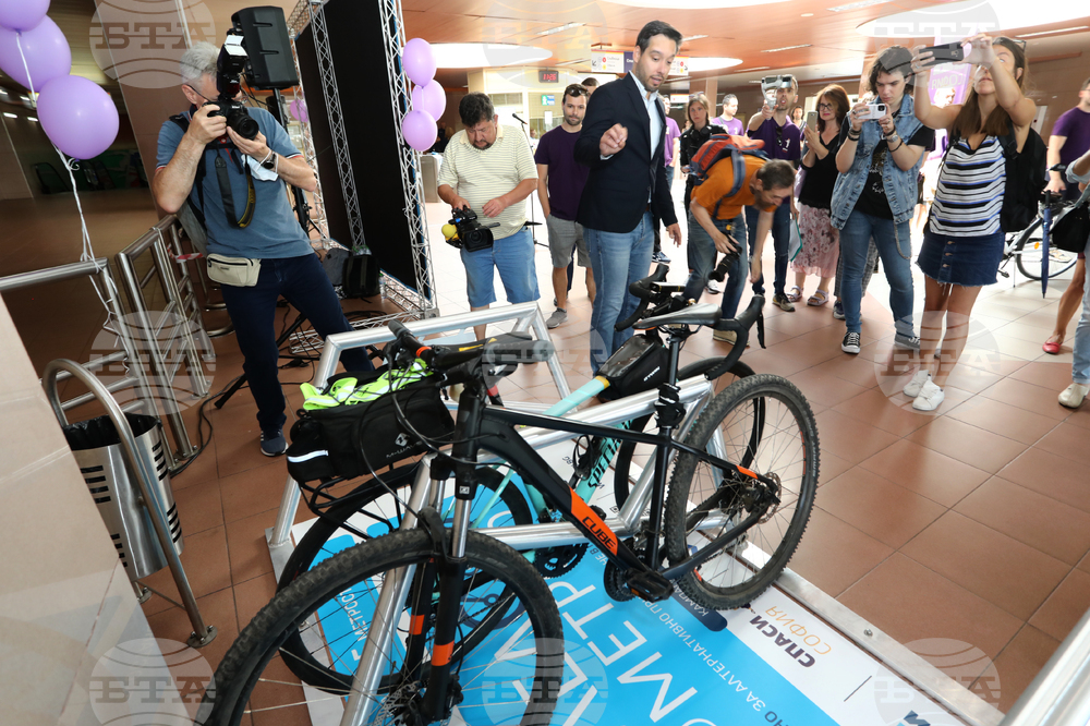 Метростанция - велопаркинг