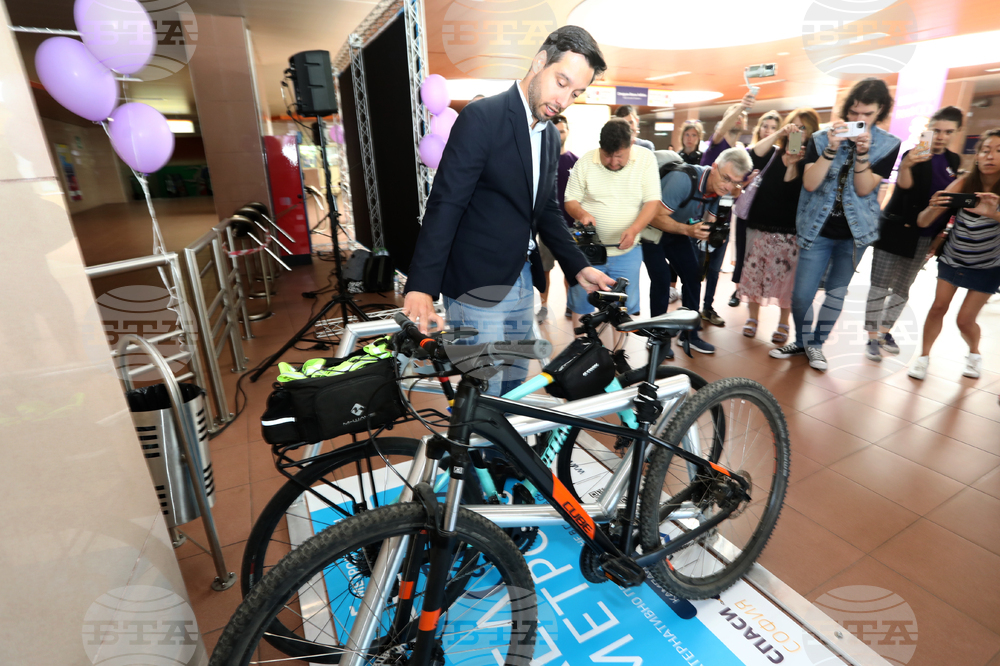 Метростанция - велопаркинг