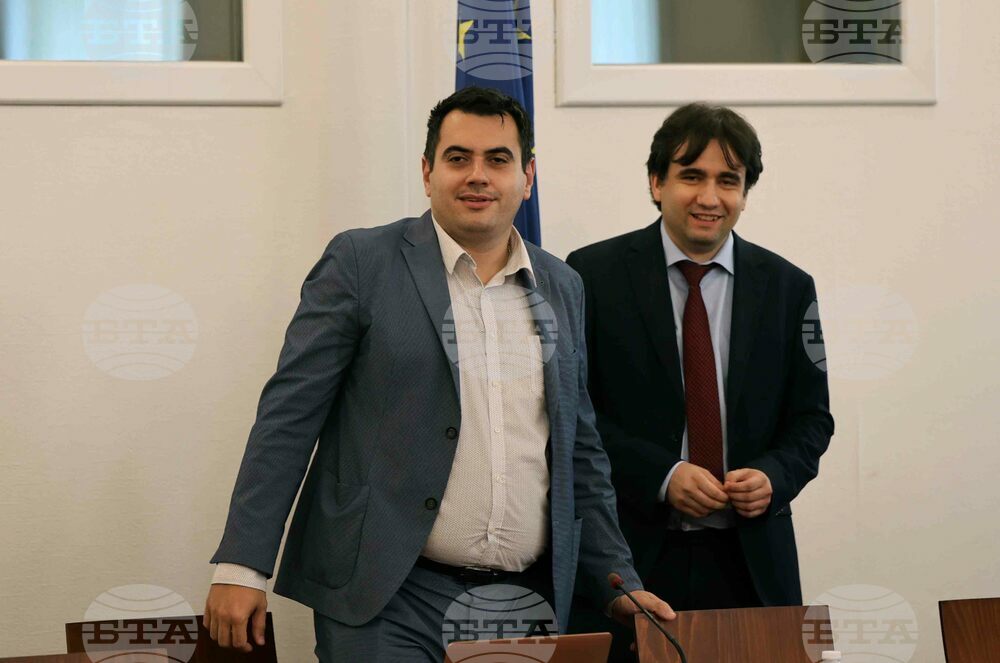 Парламент - Комисия по електронно управление