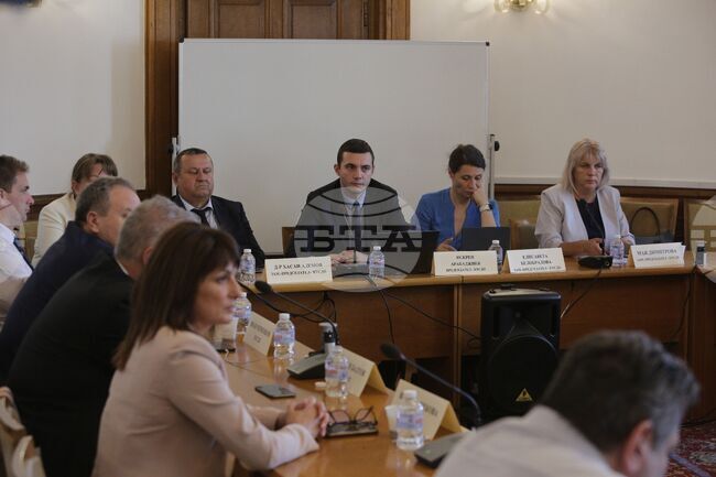 Парламент - Комисия по труда, социалната и демографската политика