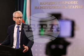 Парламент - Николай Денков - брифинг