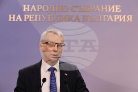 Парламент - Николай Денков - брифинг
