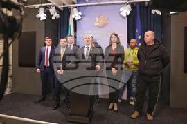 Парламент - Възраждане - пресконференция