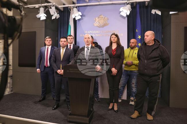 Парламент - Възраждане - пресконференция