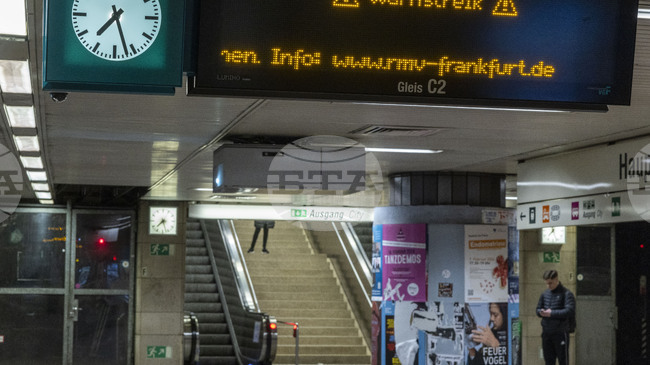 Младеж загина от токов удар на метростанция в Берлин