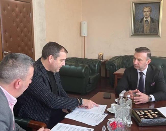 По-лесно прехвърляне на услугите по регистрацията на МПС обсъдиха на среща областният управител, главният секретар на МВР и кметът на Костинброд
