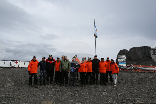 Национална антарктическа експедиция - аржентинска база на Антарктида „Керлини“ - Военен научноизследователски кораб „Св. Св. Кирил и Методий“ - НИК 421