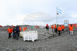 Национална антарктическа експедиция - аржентинска база на Антарктида „Керлини“ - Военен научноизследователски кораб „Св. Св. Кирил и Методий“ - НИК 421