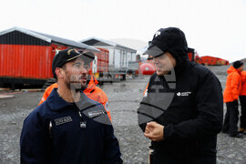 Национална антарктическа експедиция - аржентинска база на Антарктида „Керлини“ - Военен научноизследователски кораб „Св. Св. Кирил и Методий“ - НИК 421