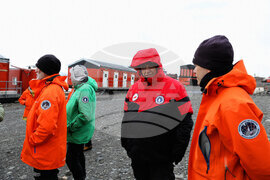 Национална антарктическа експедиция - аржентинска база на Антарктида „Керлини“ - Военен научноизследователски кораб „Св. Св. Кирил и Методий“ - НИК 421