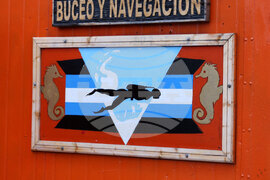 Национална антарктическа експедиция - аржентинска база на Антарктида „Керлини“ - Военен научноизследователски кораб „Св. Св. Кирил и Методий“ - НИК 421