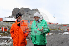 Национална антарктическа експедиция - аржентинска база на Антарктида „Керлини“ - Военен научноизследователски кораб „Св. Св. Кирил и Методий“ - НИК 421