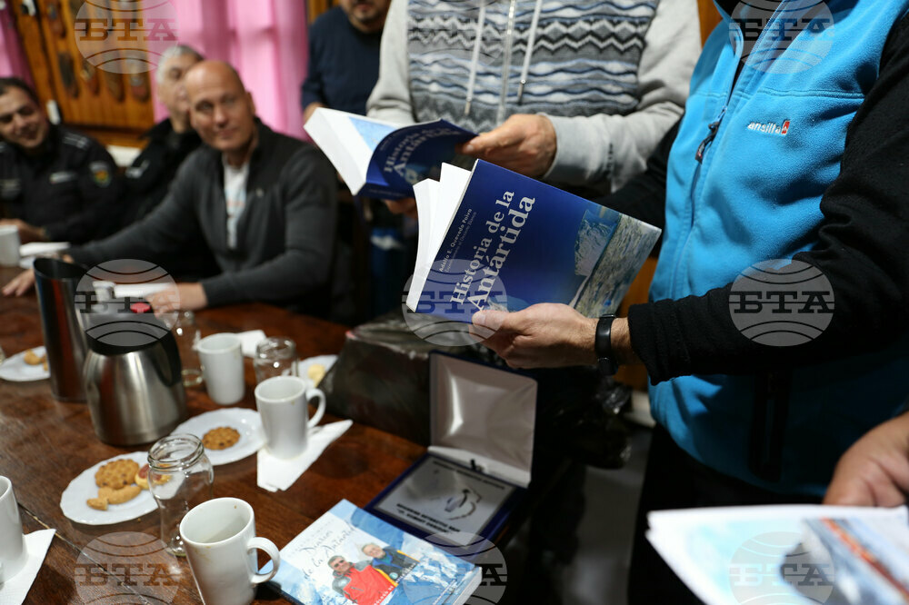 Национална антарктическа експедиция - аржентинска база на Антарктида „Керлини“ - Военен научноизследователски кораб „Св. Св. Кирил и Методий“ - НИК 421