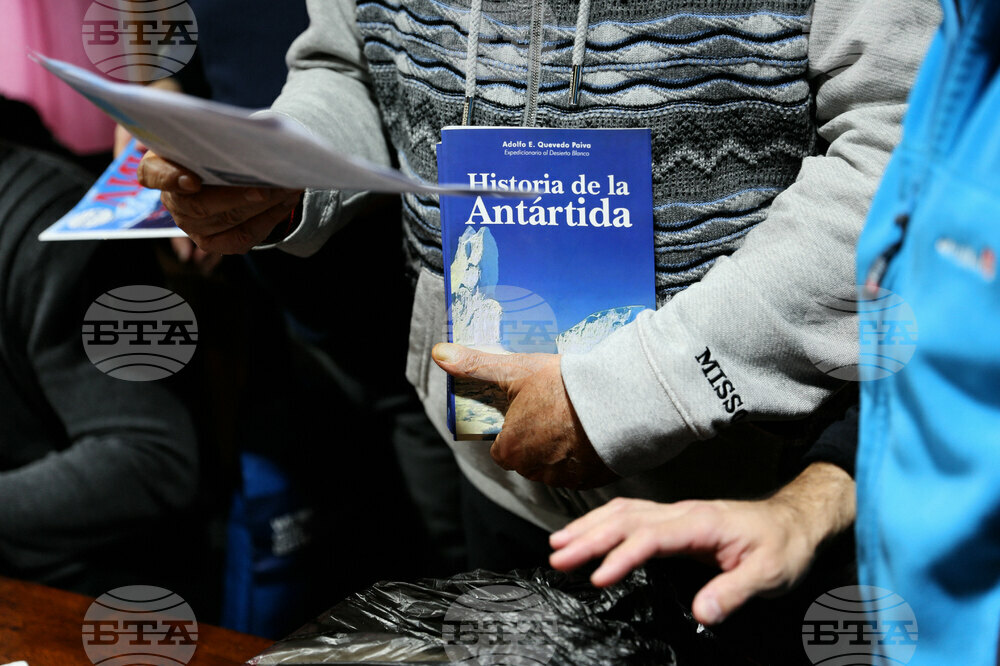 Национална антарктическа експедиция - аржентинска база на Антарктида „Керлини“ - Военен научноизследователски кораб „Св. Св. Кирил и Методий“ - НИК 421