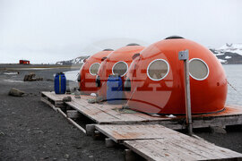 Национална антарктическа експедиция - аржентинска база на Антарктида „Керлини“ - Военен научноизследователски кораб „Св. Св. Кирил и Методий“ - НИК 421