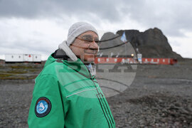 Национална антарктическа експедиция - аржентинска база на Антарктида „Керлини“ - Военен научноизследователски кораб „Св. Св. Кирил и Методий“ - НИК 421