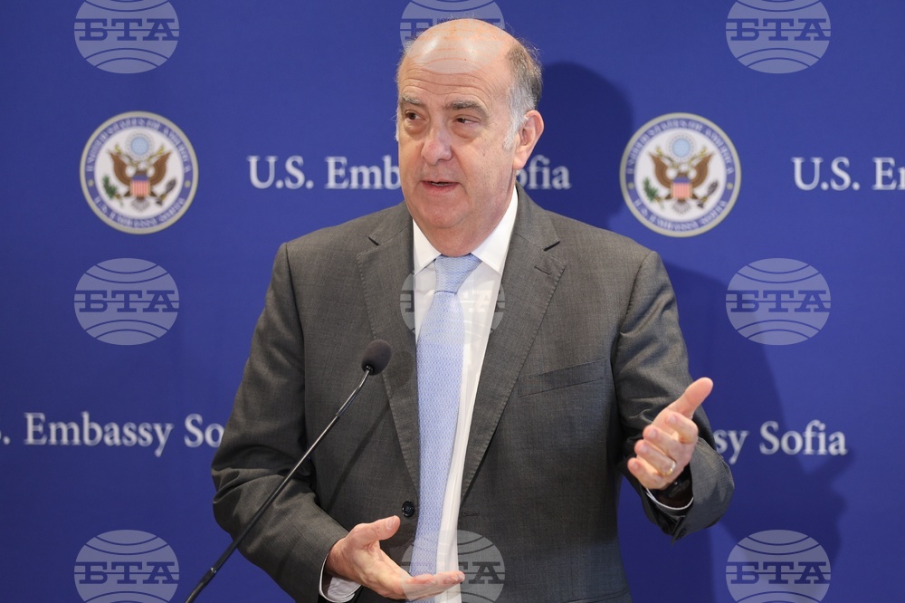 Кенет Мертен - студенти - паспорти - връчване