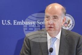 Кенет Мертен - студенти - паспорти - връчване