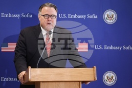 Посолство на Съединените американски щати - студенти - паспорти - връчване