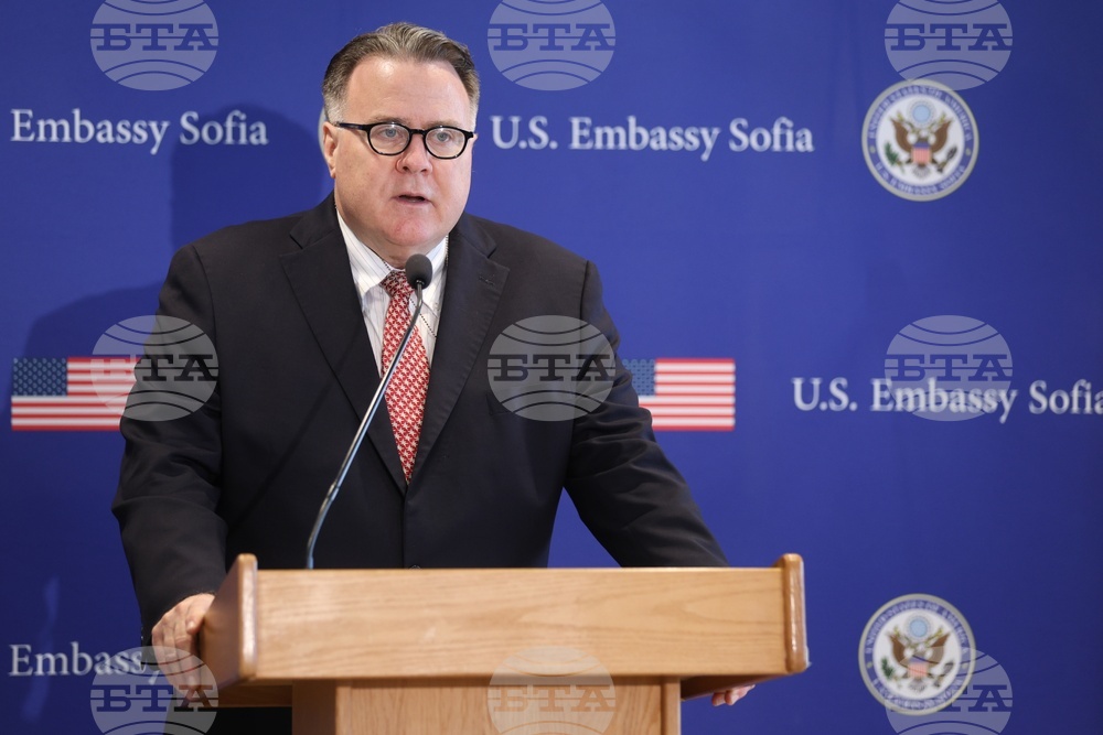 Посолство на Съединените американски щати - студенти - паспорти - връчване