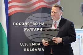 Посолство на Съединените американски щати - студенти - паспорти - връчване