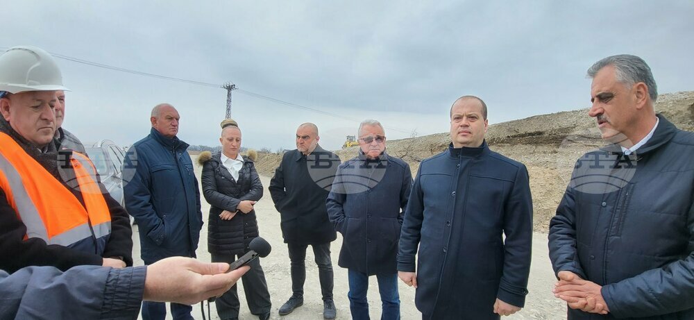 Областният управител на Пловдивска област д-р инж. Илия Зюмбилев инициира проверка за изпълнение на дейностите по изграждащия се надлез над жп прелез при селата Рогош и Скутaре