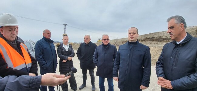 Областният управител на Пловдивска област д-р инж. Илия Зюмбилев инициира проверка за изпълнение на дейностите по изграждащия се надлез над жп прелез при селата Рогош и Скутaре