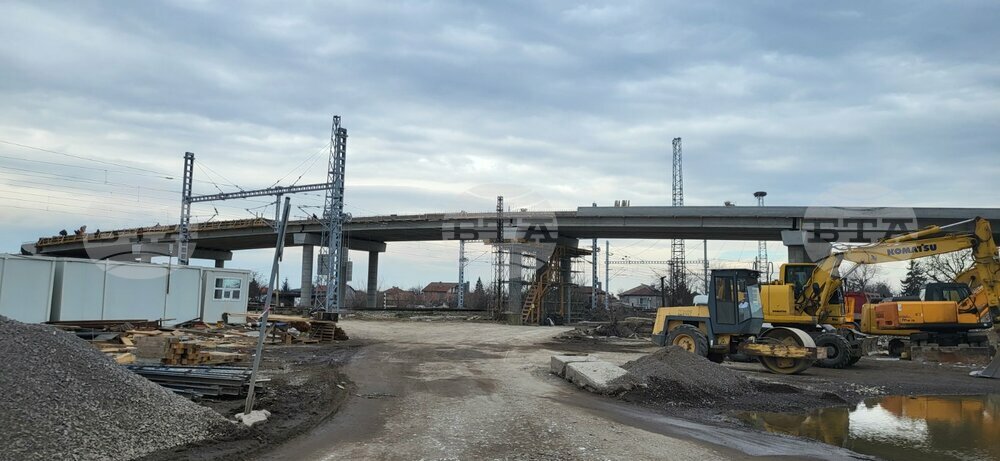 Очаква се новият пътен надлез в района село Трилистник да бъде завършен в края на ноември