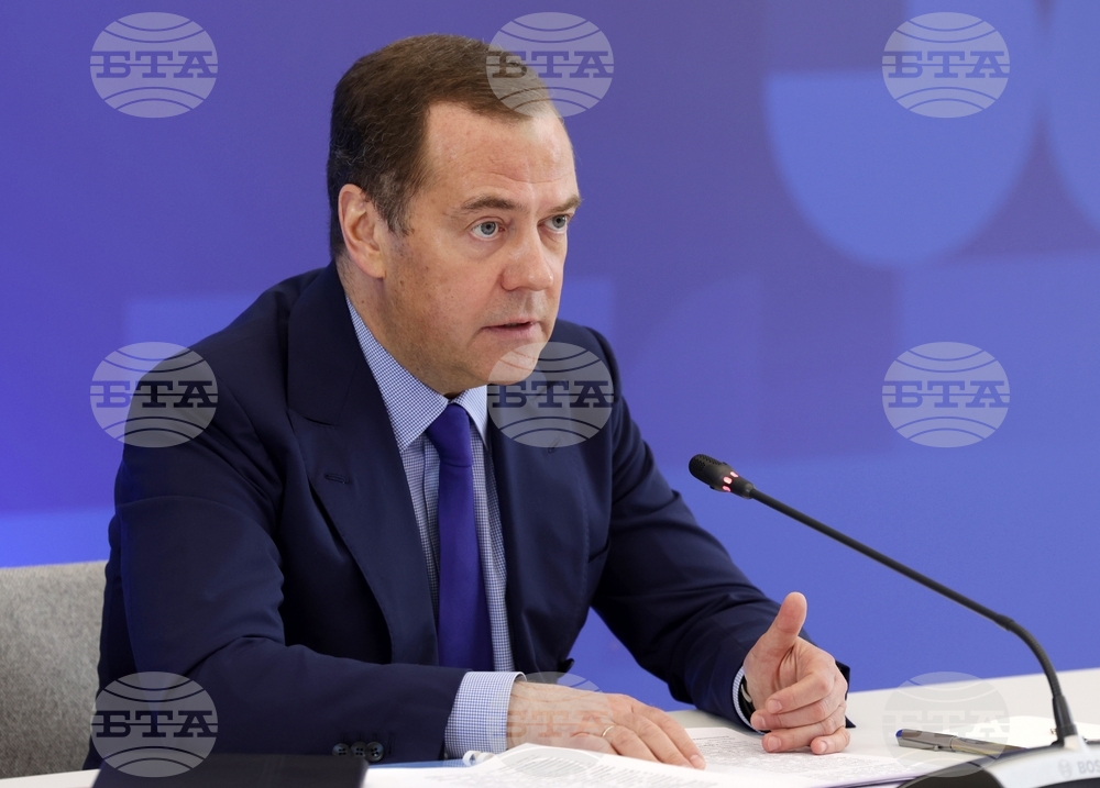 Бившият руски президент Медведев оправда с хакнат профил своя язвителна онлайн публикация