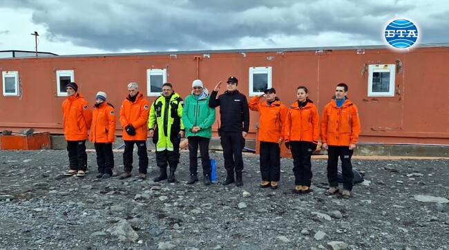 Български антарктици посетиха аржентинската база „Карлини"