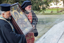 Ямбол - храм „Св. Николай Чудотворец" - икона с вградени мощи на Св. Петка