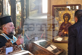 Ямбол - храм „Св. Николай Чудотворец" - икона с вградени мощи на Св. Петка