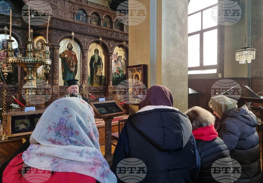 Ямбол - храм „Св. Николай Чудотворец" - икона с вградени мощи на Св. Петка