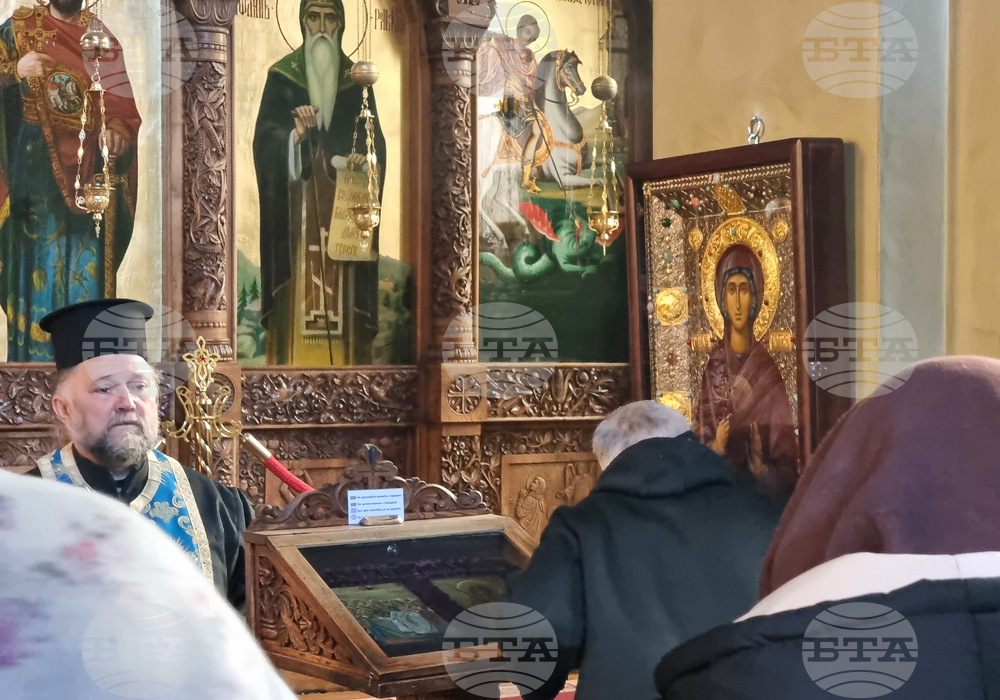 Ямбол - храм „Св. Николай Чудотворец" - икона с вградени мощи на Св. Петка