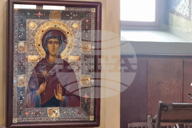 Ямбол - храм „Св. Николай Чудотворец" - икона с вградени мощи на Св. Петка