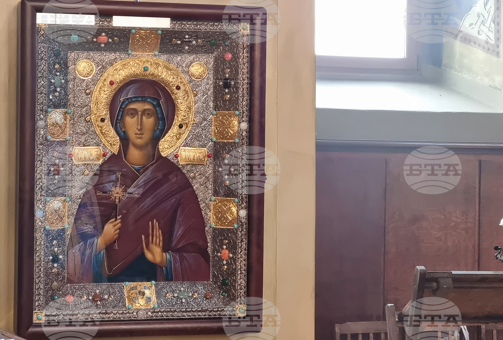 Ямбол - храм „Св. Николай Чудотворец" - икона с вградени мощи на Св. Петка