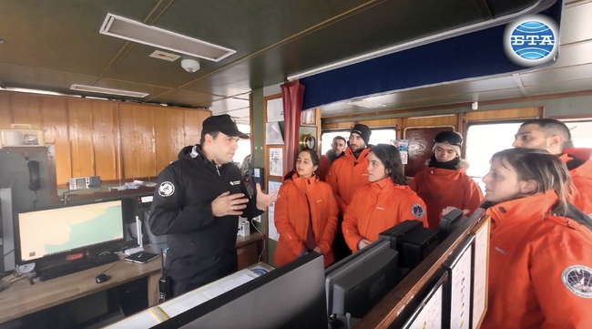 Учени от аржентинската антарктическа експедиция обмислят да реализират свои проекти на борда на НИК 421, каза за БТА кап. Николай Данаилов