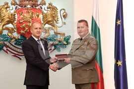 Румен Радев - Валентин Кръстев - военнослужещи - отличия