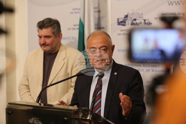 Парламент - Демократична България - брифинг