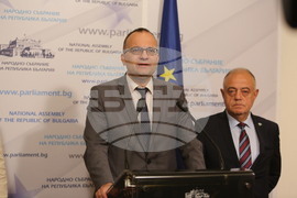 Парламент - Демократична България - брифинг