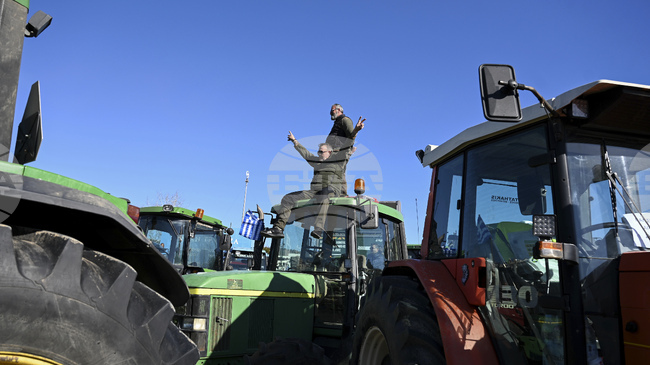 Гръцки фермери ще блокират днес тунела Темпe, протестиращите обещаха облекчаване на движението по празниците