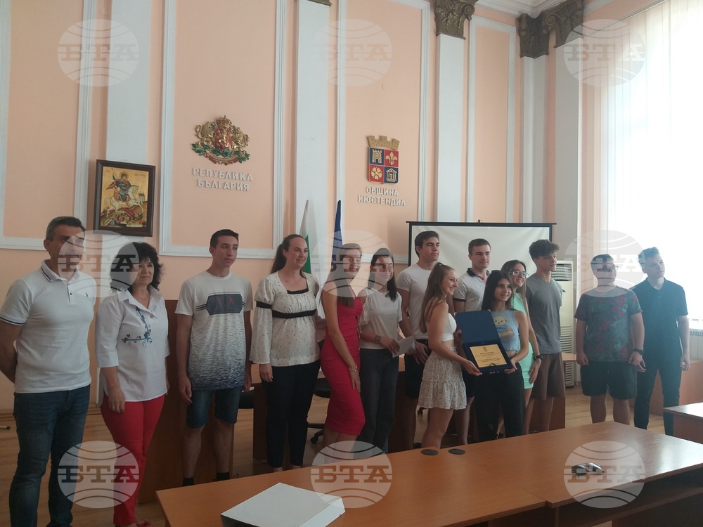Общината в Кюстендил връчи награди за "Клас на годината"