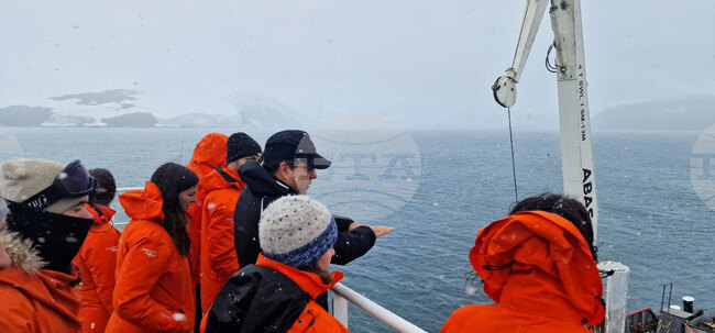 Argentine Antarctic Expedition Scientists Consider Implementing Their Projects on Board RSV 421