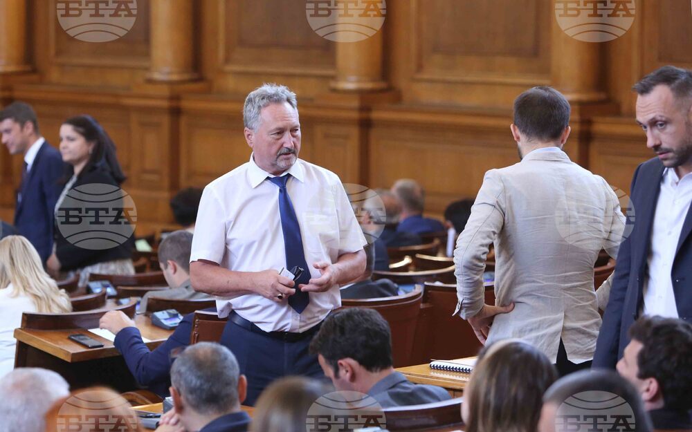 Парламент - отложено заседание