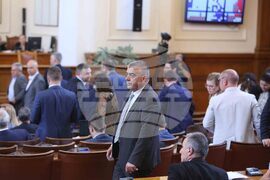 Парламент - отложено заседание