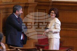 Парламент - отложено заседание